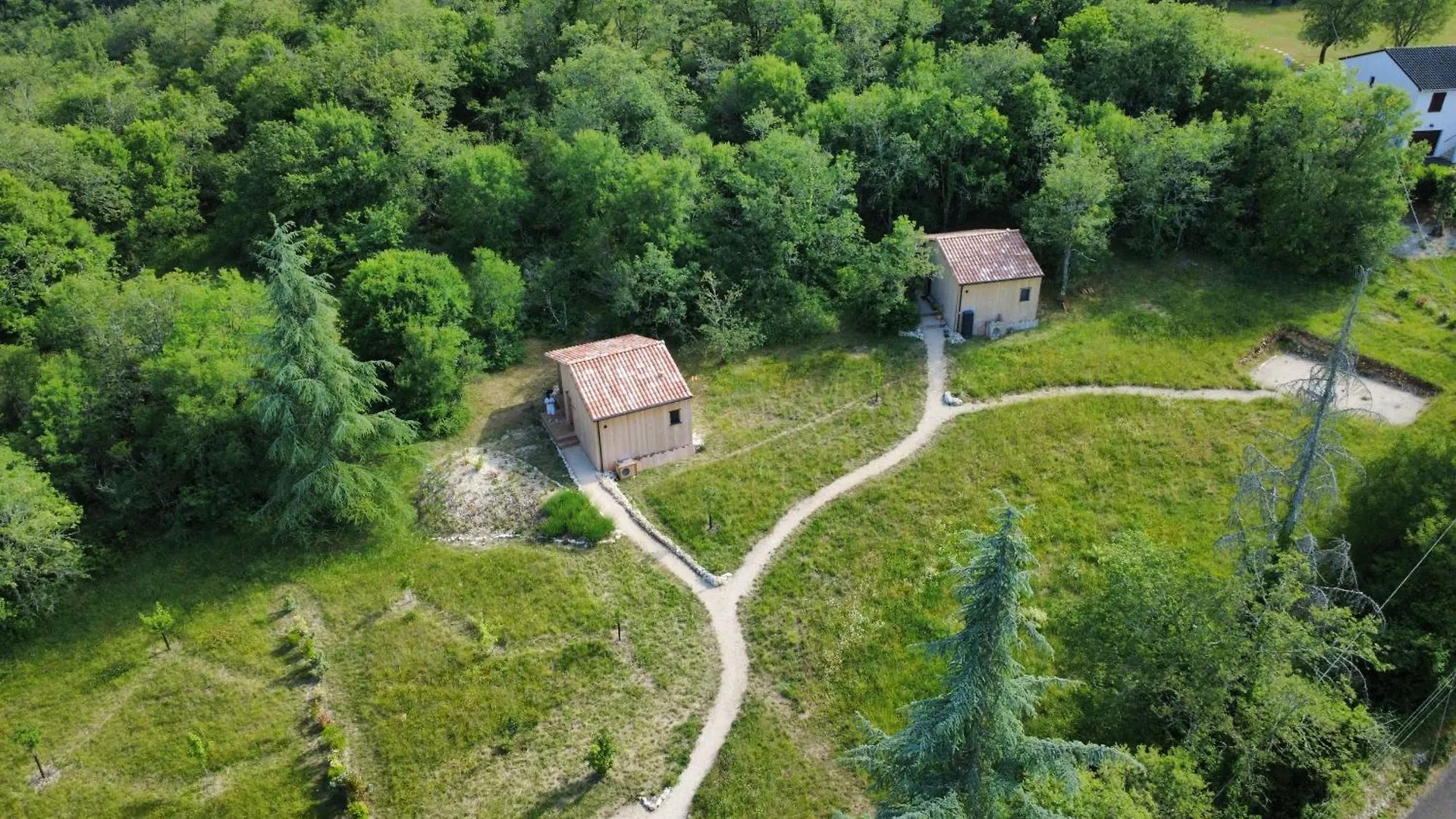 Aux Trois Chenes Lodges Spas Mercuès Appartement